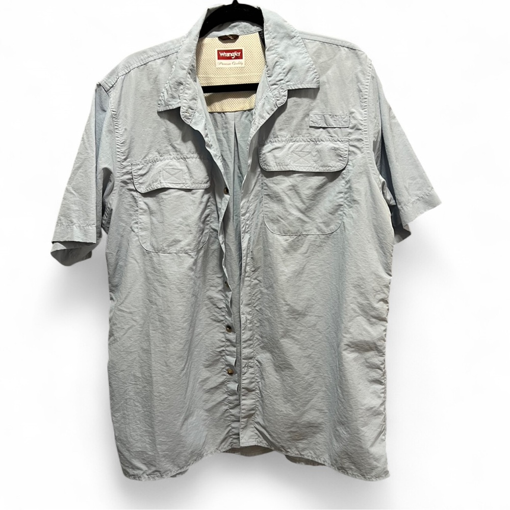 Wrangler Light Blue Men’s Short Sleeve Nylon Shirt - Large